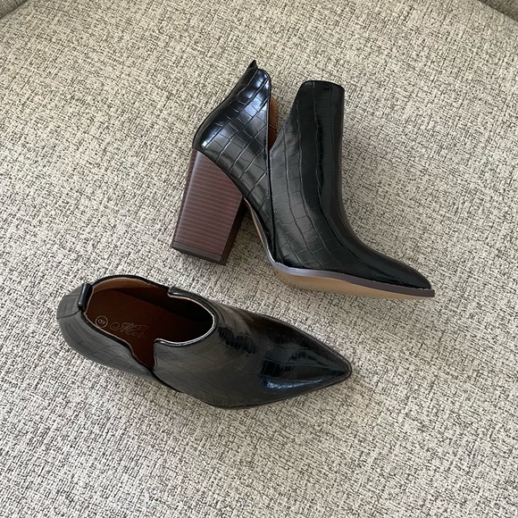 Black Crocodile Print Booties - Picture 4 of 5